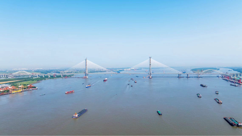 The Changtai Yangtze River Bridge, which CRSBG participated in, was successfully closured and the whole line was connected